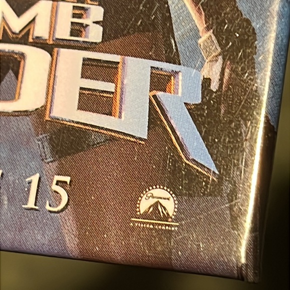 Tomb Raider (2001) movie promo button - Great shape! - Picture 6 of 6